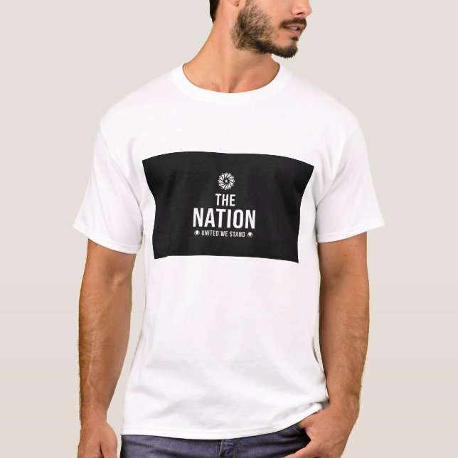 THE NATION. T-SHIRT MED TRYCKT TEXT (Framsida)