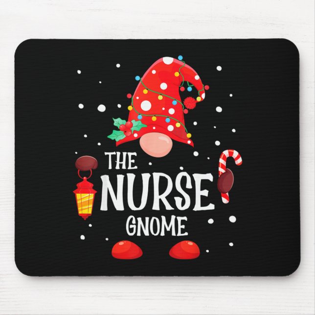 The Nurse Gnome Matching Family Christmas Gnome Pa Musmatta (Framsidan)