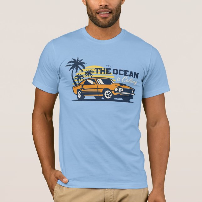 The Ocean Is Calling Retro Beach Car Summer T Shirt (Framsida)