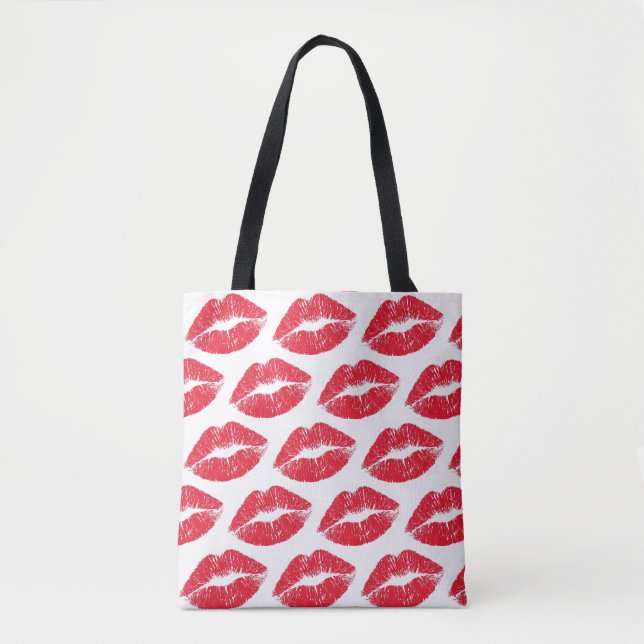 The Perfect Set of Red Lips Are on This Shopping Tygkasse (Framsida)
