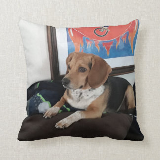The Regal Beagle Toss Pillow Kudde