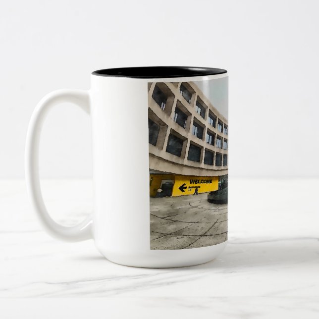 The Round Courtyard Mug Två-Tonad Mugg (Vänster)