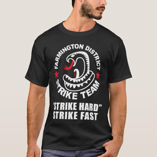 THE SHIELD INSPIRERADE FARMINGTON DISTRICT STRAJK  T SHIRT (Framsida)