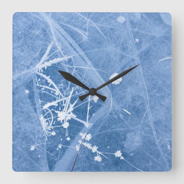 The Silent Bloom: Intricate Hoarfrost Crystals and Fyrkantig Klocka (Framsida)
