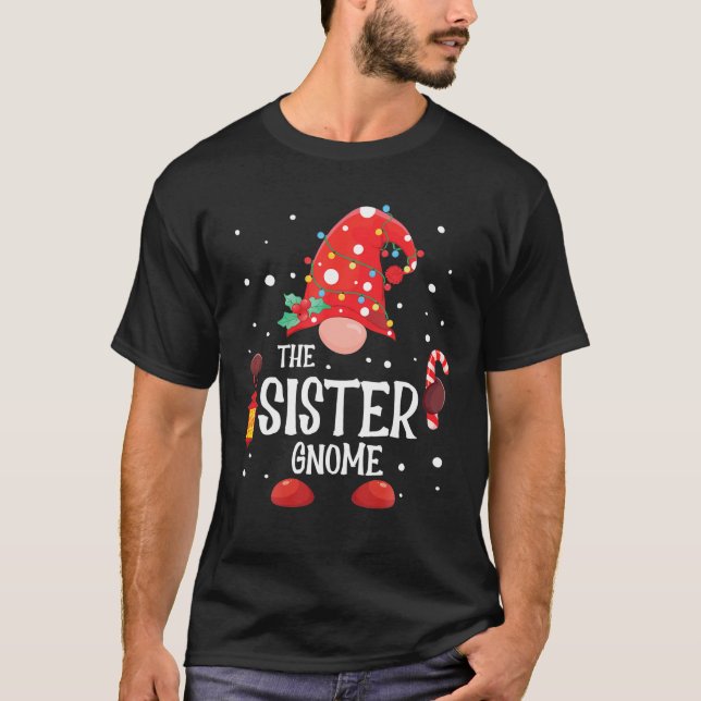 The Sister Gnome Matching Family Christmas Gnome T Shirt (Framsida)