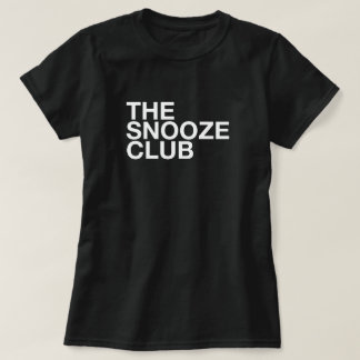The Snooze Club - Minimalistisk Typografi T-shirt