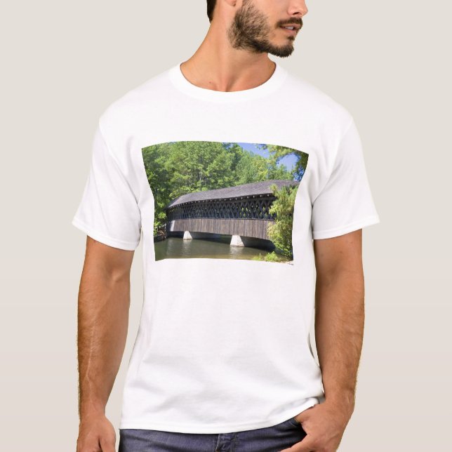The Stone Mountain Covered Bridge i Stone Tee (Framsida)