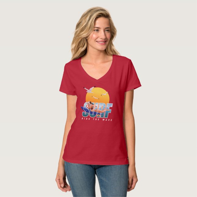 The Surfer Rides the Wave | Kvinnor V-ringad T Shirt (Hel framsida)