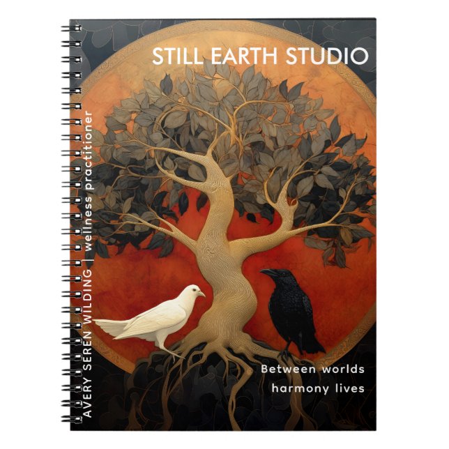 The Tree Between Worlds | Tree of Life Designs Anteckningsbok (Framsidan)