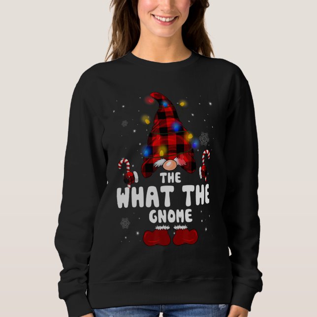 The What The Gnome Buffalo Plaid Christmas Tree Li T Shirt (Framsida)