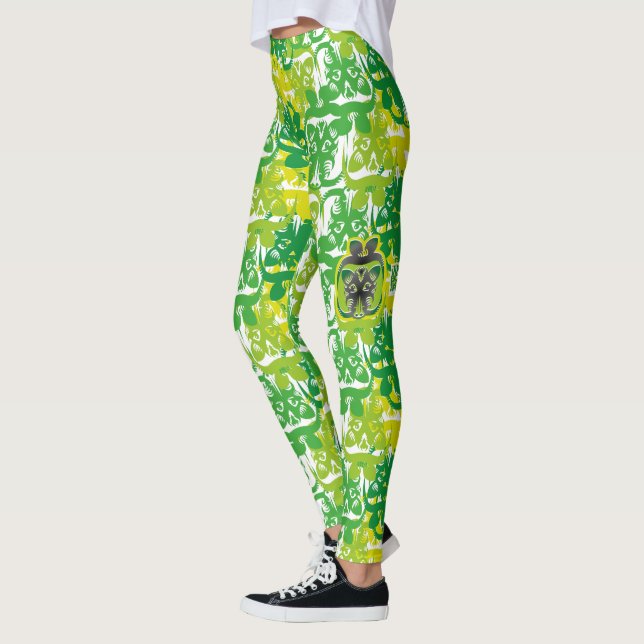 THE WILD BOAR EATS APPLES BY MASANSER LEGGINGS (Vänster)