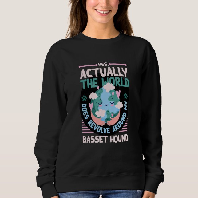 The World Does Revolve Around My Basset Hound Sayi T Shirt (Framsida)