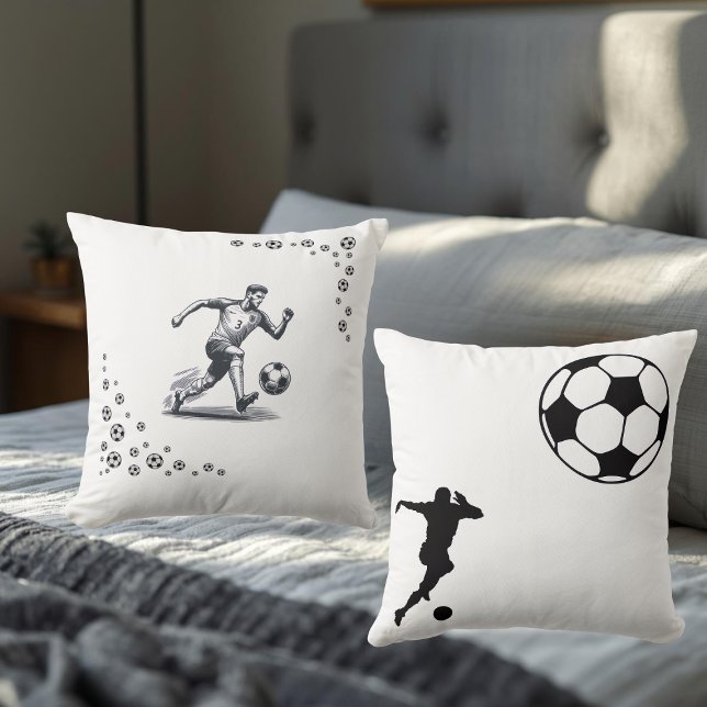 The World of Football Throw Pillow Kudde (Skapare uppladdad)