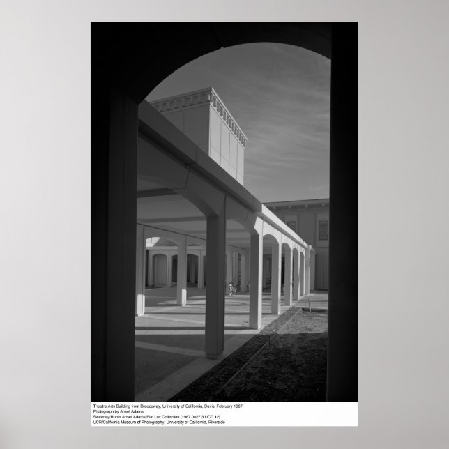 Theater Arts Byggnad från Breezeway, UCD Poster (Framsidan)