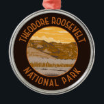 Theodore Roosevelt nationalpark Retro Distress Julgransprydnad Metall<br><div class="desc">Konstruktion av vektorbilder i Theodore Roosevelt. Parken är en amerikansk nationalpark som består av tre geografiskt åtskilda områden av badland i westerna North Dakota.</div>