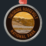 Theodore Roosevelt nationalpark Retro Distress Julgransprydnad Metall<br><div class="desc">Konstruktion av vektorbilder i Theodore Roosevelt. Parken är en amerikansk nationalpark som består av tre geografiskt åtskilda områden av badland i westerna North Dakota.</div>