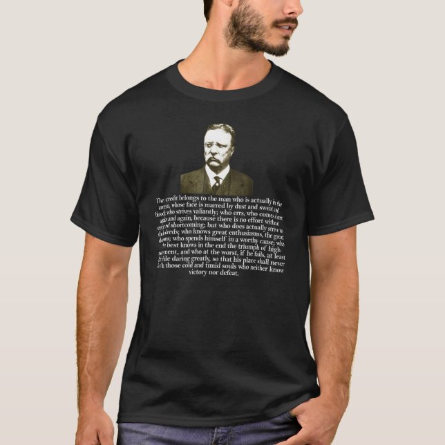 Theodore Teddy Roosevelt Quote in Arena T Shirt (Framsida)