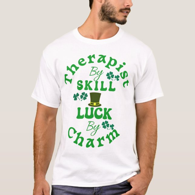 Therapist by Skill, Tur by Charm St Patricks Rolig T Shirt (Framsida)