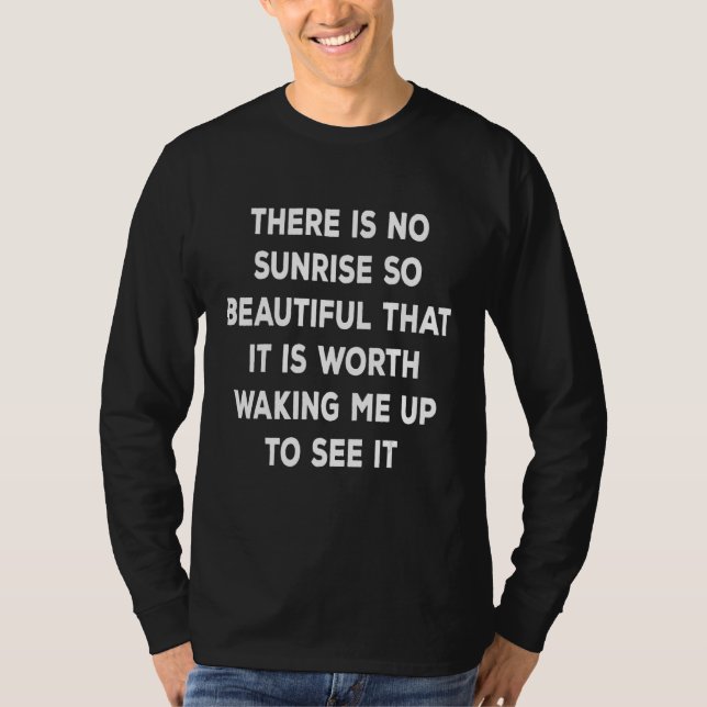 There is no sunrise so beautiful that it is worth  t shirt (Framsida)
