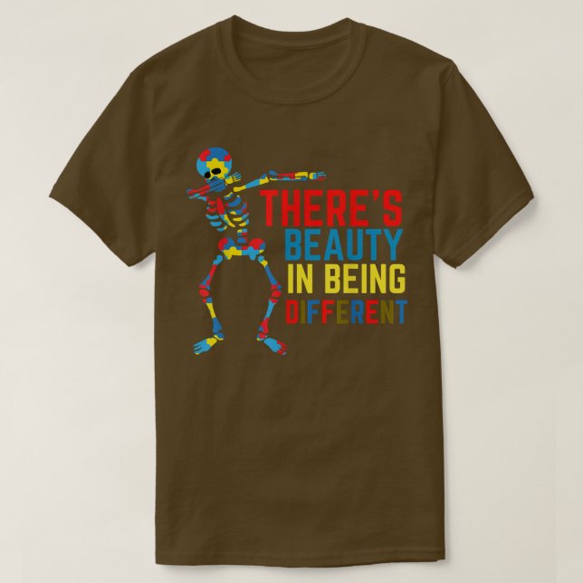 There's Beauty in Being Different Dabbing Skeleton T Shirt (Design framsida)