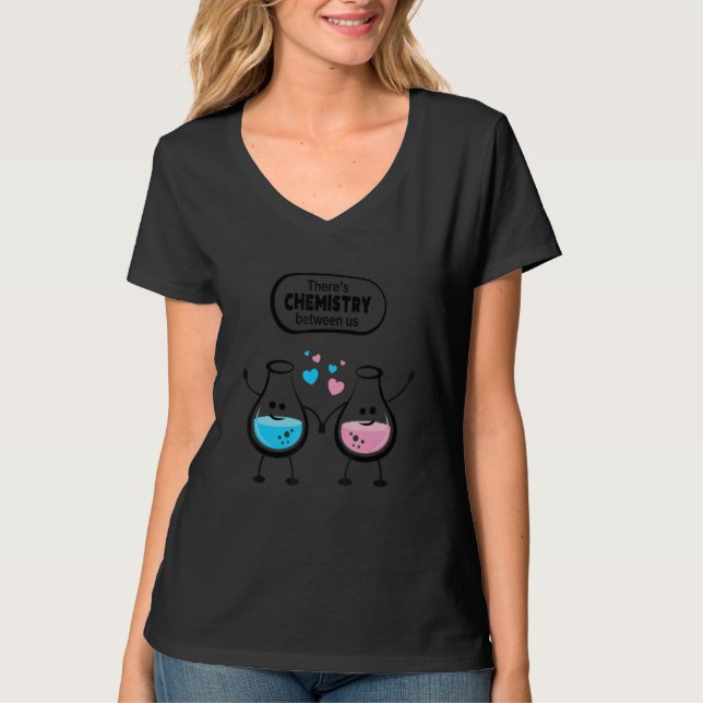 There's Chemistry Between Us Funny Science Valenti T Shirt (Framsida)