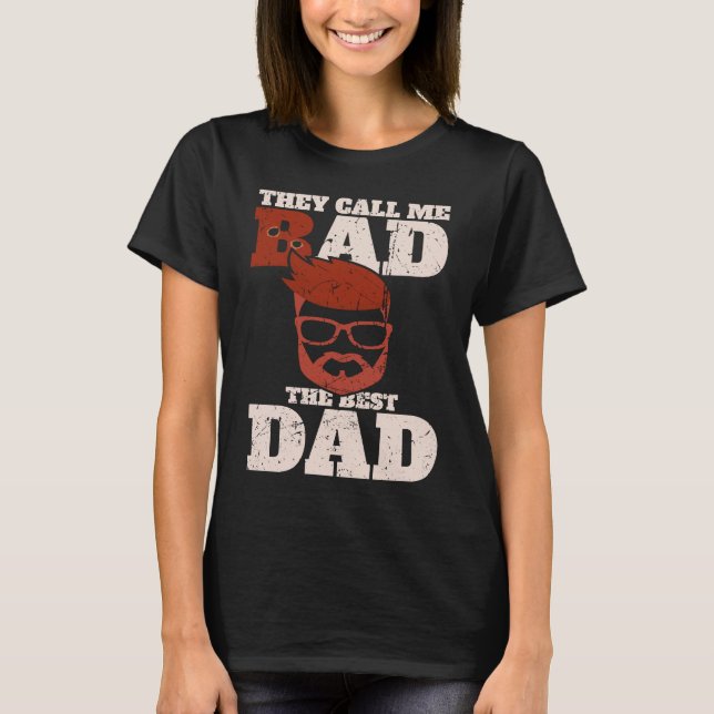They call me bad the best dad  Bester Papa T Shirt (Framsida)