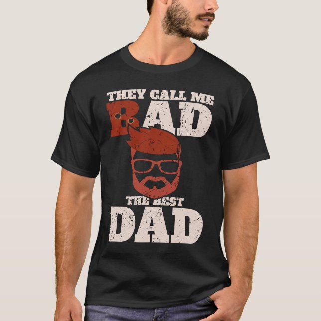 They call me bad the best dad  Bester Papa T Shirt (Framsida)