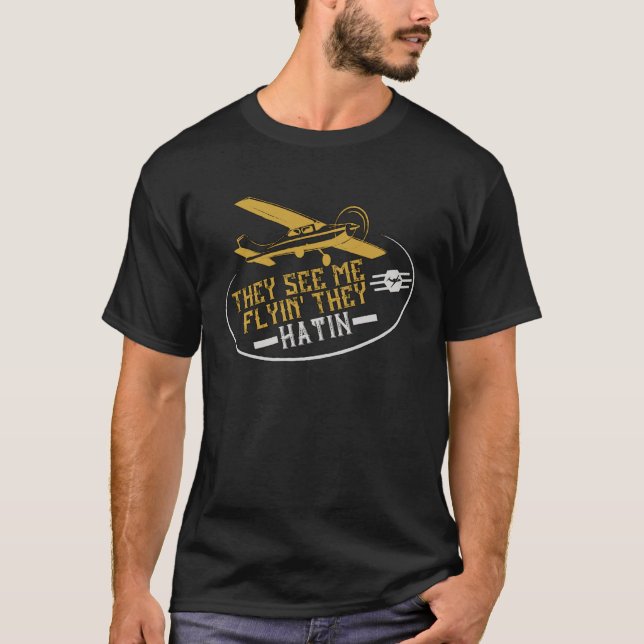 They Hatin Airplane Pilot is an Aviation Quotes T Shirt (Framsida)