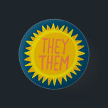 THEY/THEM Pronouns Sunshine Pride Handlettered Knapp<br><div class="desc">Anpassa med den här coolan. Gör en underbar gåva! Du kan anpassa den och även lägga till text. Kolla min butik för mycket mer färg och mönster! Säg till om du vill ha nåt anpassningsbar också.</div>