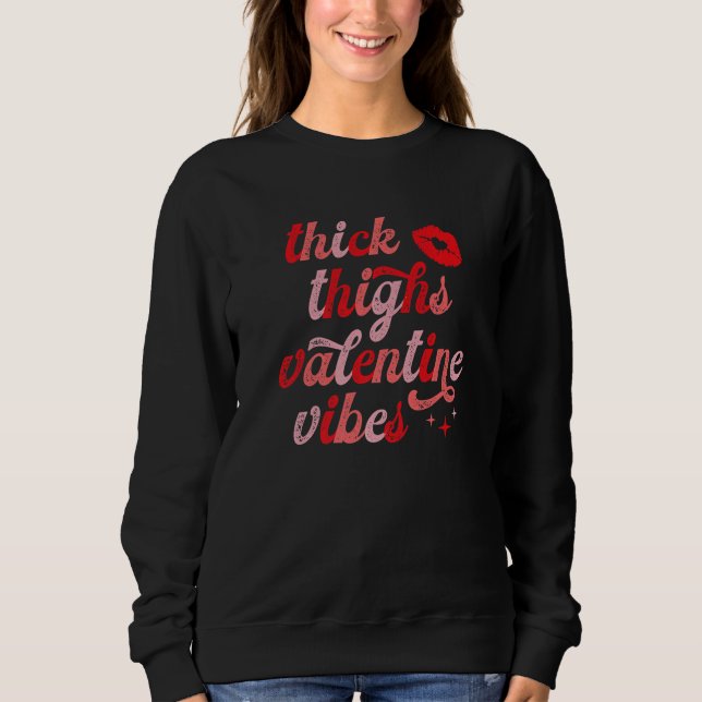 Thick Thighs and Valentine Vibes Funny Valentines  T Shirt (Framsida)