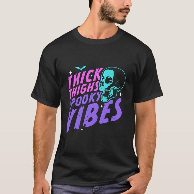 Thick Thighs Spooky Vibes Funny Halloween Skull Pa T Shirt (Framsida)