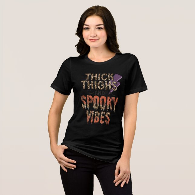 Thick Thighs Spooky Vibes T Shirt (Framsida Full)