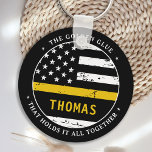 Thin Guld Line Personlig 911 Dispatcher Nyckelring<br><div class="desc">Golden Glue som håller ihop allt. Personlig Thin Guld Line Keychain för 911-utskickare och polisutgivare. Anpassa den här avsändarnyckelkedjan med namn. Den här säljarpresenten för personlig är perfekt för att få en uppskattning av polisavsändaren, 911-tack till avsändaren och pension-presenter eller party favors. Beställ dessa utskickare i bulk till polisavdelningen eller...</div>