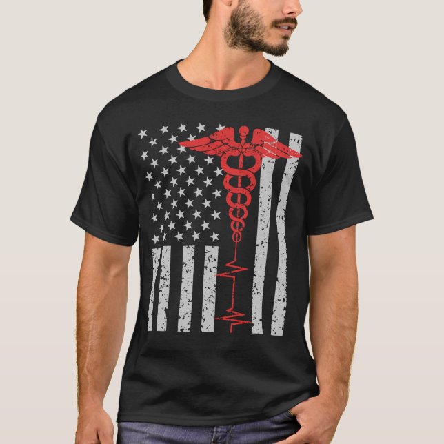 Thin Red Line Nurse Caduceus American Flagga T Shirt (Framsida)