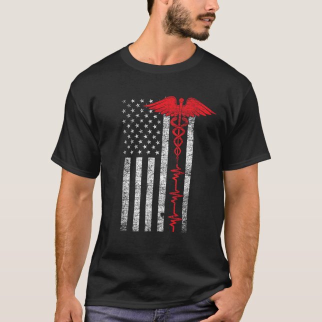 Thin Red Line USA US Flagga Heartslag Pride Nurse  T Shirt (Framsida)
