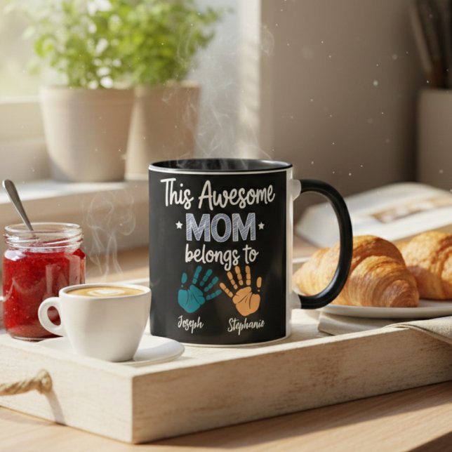 This Awesome Mom Belongs To Handprint Kids Mugg (Skapare uppladdad)