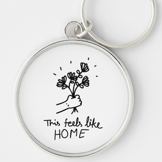 This Feels Like Home Rund Silverfärgad Nyckelring (Framsidan)