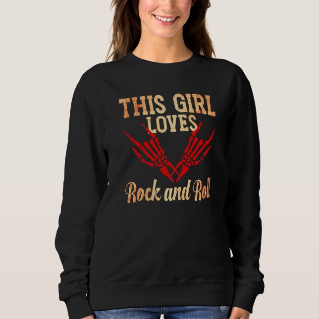 This Girl Loves Rock and Roll  2 T Shirt (Framsida)