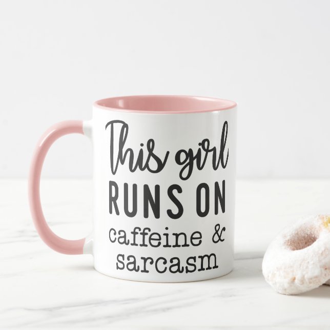 This Girl Runs on Caffeine and Sarcasm Funny Mugg (Med munk)