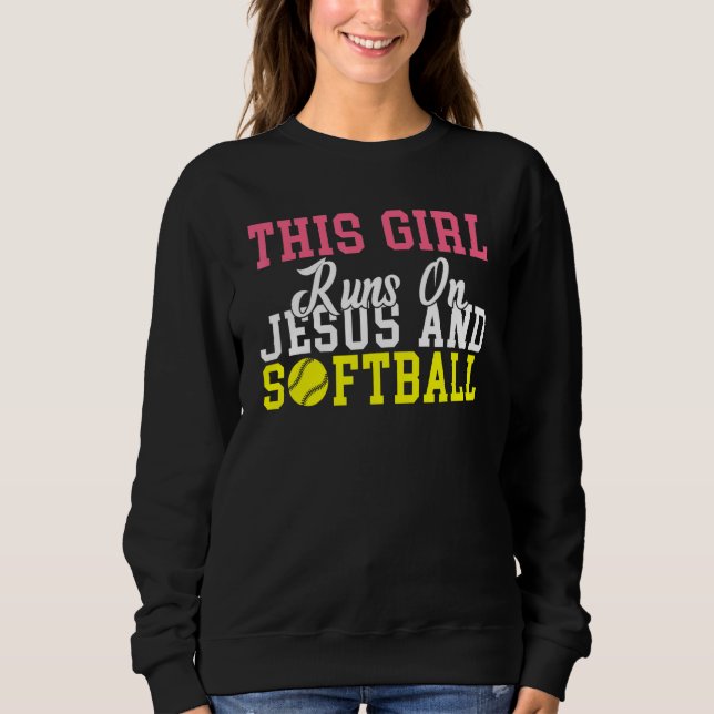 This Girl runs on Jesus and Softball T Shirt (Framsida)