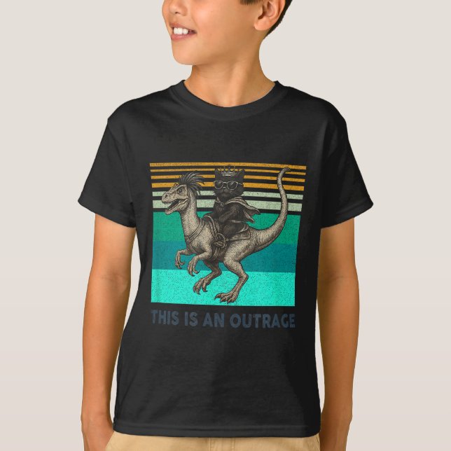 This Is An Outrage Funny Princess Cat Riding Dinos T Shirt (Framsida)