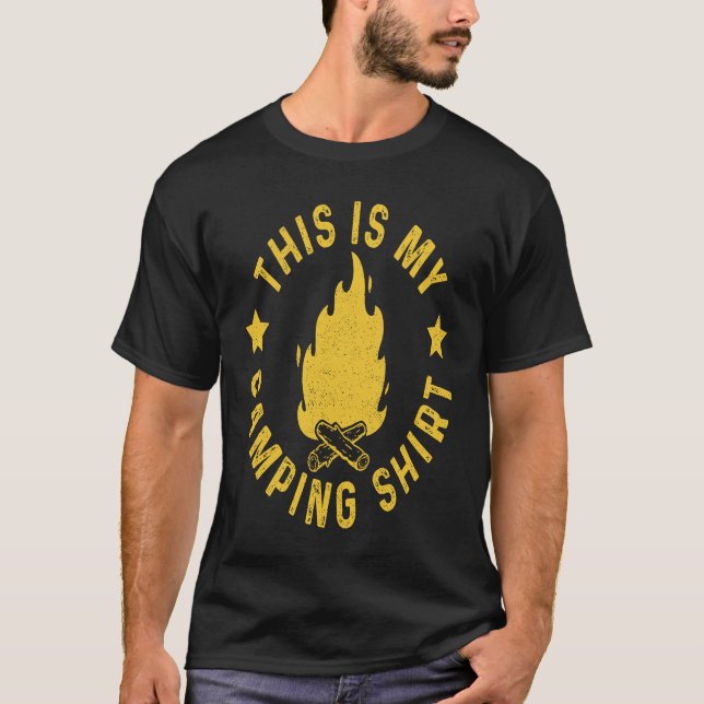 This Is My Camping Outfit Campfire Mountains Campe T Shirt (Framsida)