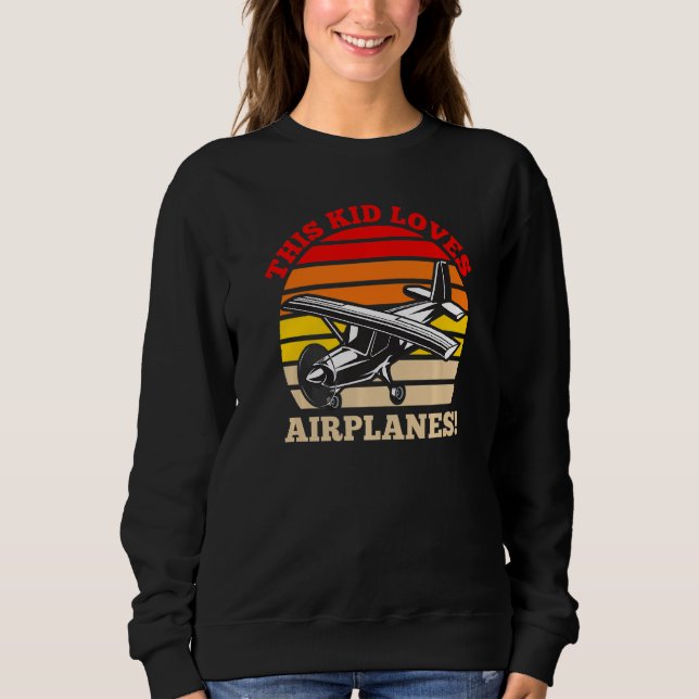 This Kid Loves Airplanes Boys and Girls Airplane P T Shirt (Framsida)