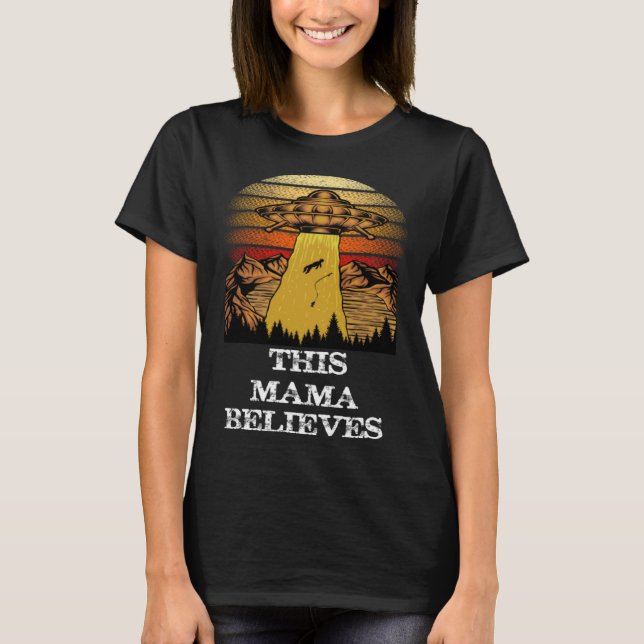 This Mama Believes   UFO Alien Conspiracy T Shirt (Framsida)