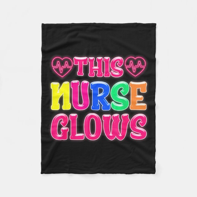 This Nurse Glows Nursing Glow Retro  Fleecefilt (Framsidan)