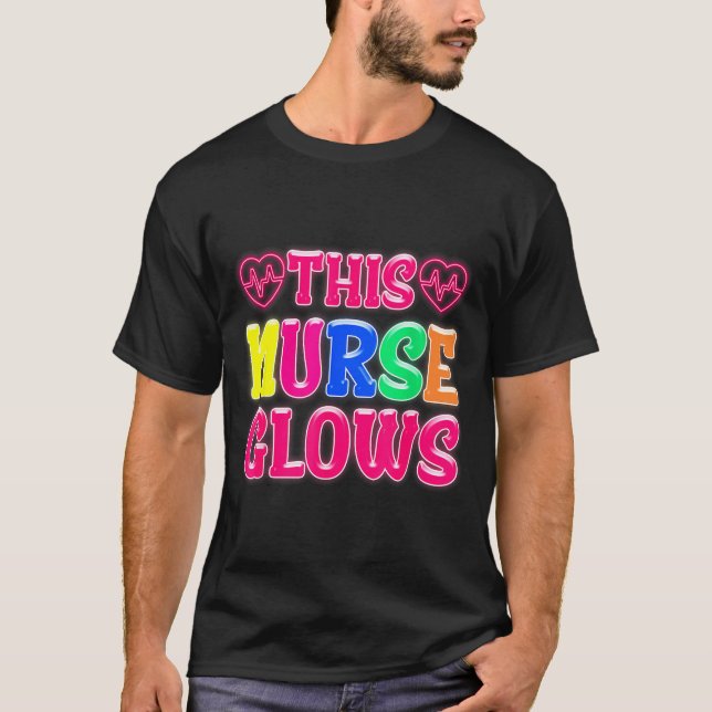 This Nurse Glows Nursing Glow Retro  T Shirt (Framsida)