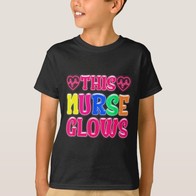 This Nurse Glows Nursing Glow Retro  T Shirt (Framsida)