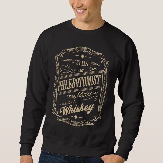 This Phlebotomist Needs a Whiskey  Phlebotomy Humo Lång Ärmad Tröja (Framsida)