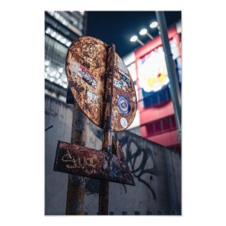This sign was photographed at night in Osaka, Japa Fototryck