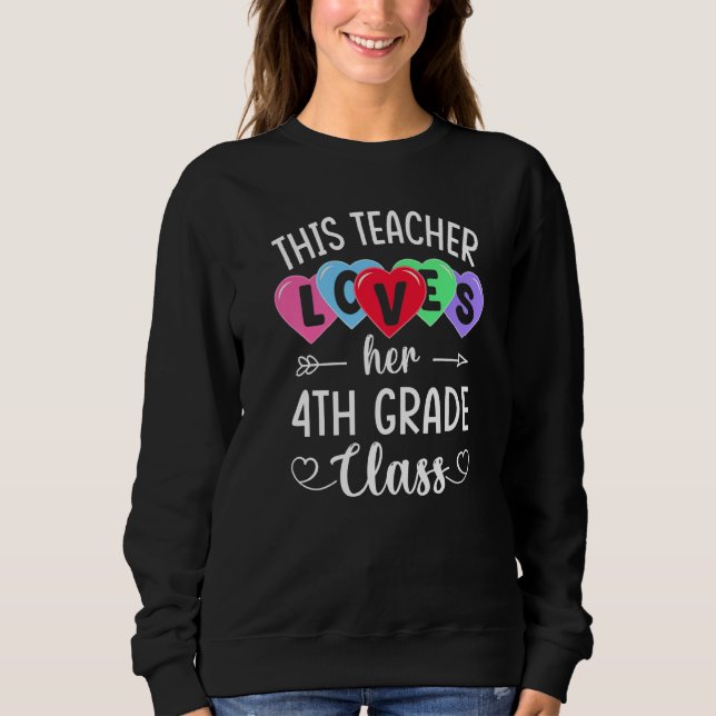 THIS TEACHER LOVES HER 4TH GRADE CLASS Shirts Vale T Shirt (Framsida)
